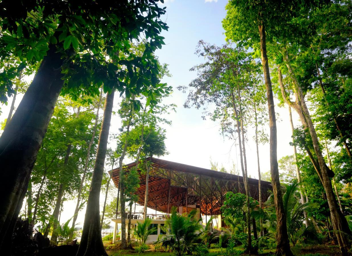 Borneo Eagle Resort Kota Kinabalu Exterior photo